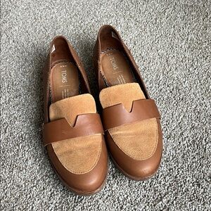 TOMS Women's Tan and Brown Loafers